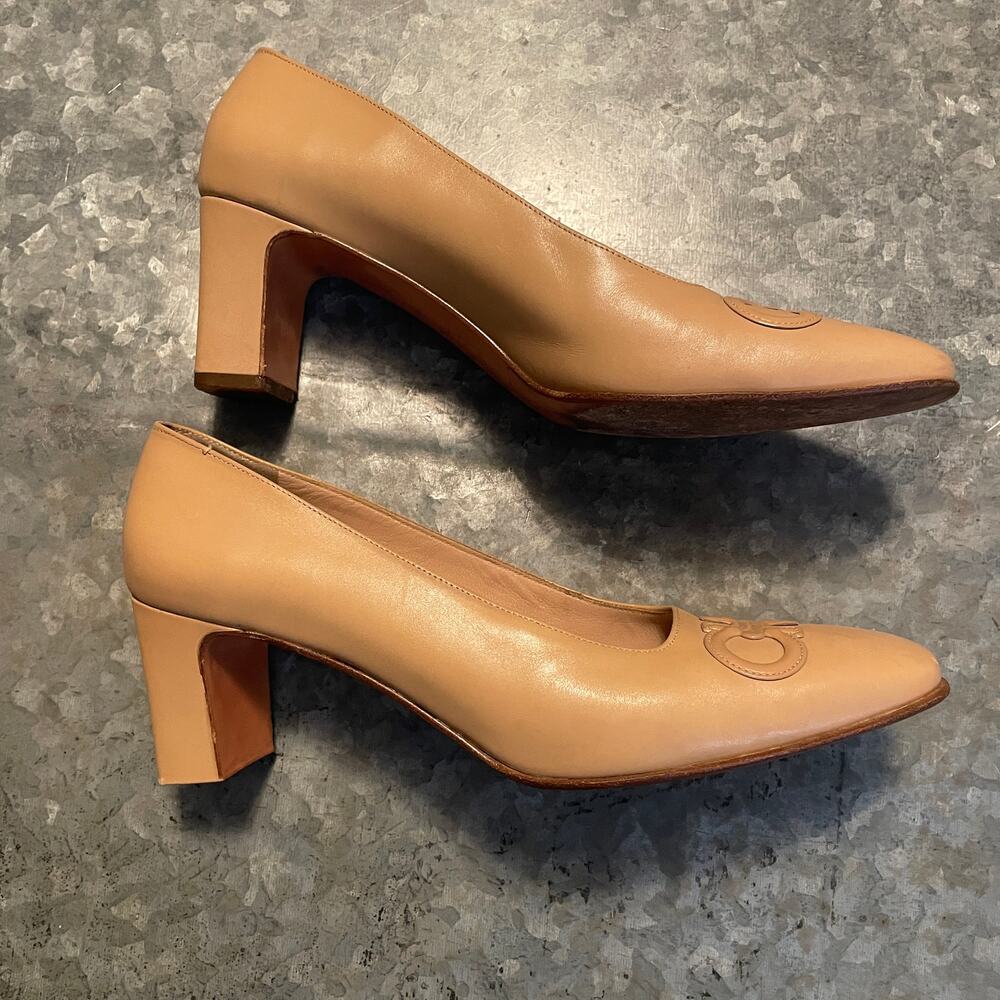 Vintage Salvatore Ferragamo Square Toe Heels 7.5 Italy Made Nude Beige Tan Logo - Picture 5 of 12